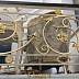 Мраморная лестница с кованым золотым узором на перилах Код: ЛП-021/114