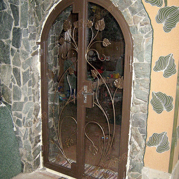 Арочная кованая дверь со стеклом Код: ДВ-020
