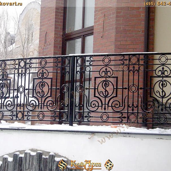 Кованый балкон с черными перилами Код: БО-045/69