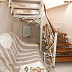 Белая кованая лестница с дубовыми ступенями Код: КЛ-03/92