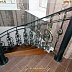 Кованая черная винтовая лестница с деревянными ступенями Код: КВЛ-06/85